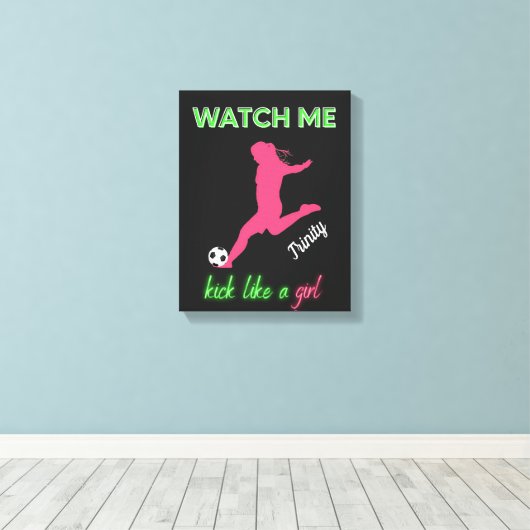 Schauen Sie mir zu, wie ein Girl Soccer ankommt Leinwanddruck (Insitu (Holzboden))