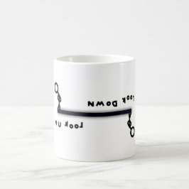 Schauen Sie nach oben oder nach unten (& die Stick Kaffeetasse