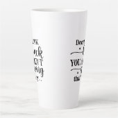 Schauen Sie nicht zurück... Latte Tasse (Vorderseite)