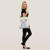 Schauen Sie nie zurück Tasche (Am Model)