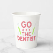 "Schauen Sie sich den Zahnarzt an: Hell lächelt vo Pappbecher (Links)