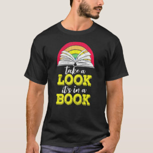 Schauen Sie sich die Seite in einem Buchwürmer an. T-Shirt