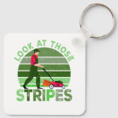 Schauen Sie sich diese Streifen Rasenmäher Vater R Schlüsselanhänger (Rückseite)