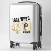 Schauen Sie, wer 40 ist - Foto Aufkleber (Koffer)