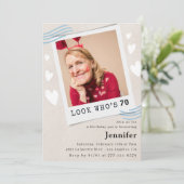 Schauen Sie, wer die Einladungen zum 70. Geburtsta (Stehend Vorderseite)