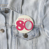 Schauen Sie, wer Spaßrosacremeknopf/-Abzeichen mit Button (Beispiel)