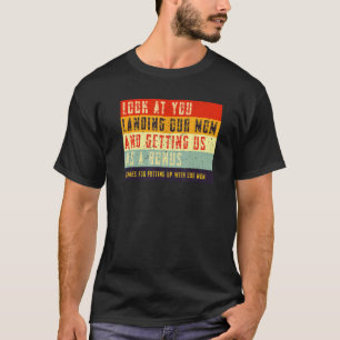 Schauen Sie, wie Sie unsere Mama landeten und uns T-Shirt