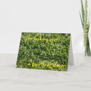 Schauen über einer Karte Klee St. Pat