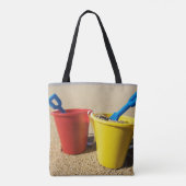 Schaufeln und Eimer auf Sandy-Strand Tasche (Rückseite)