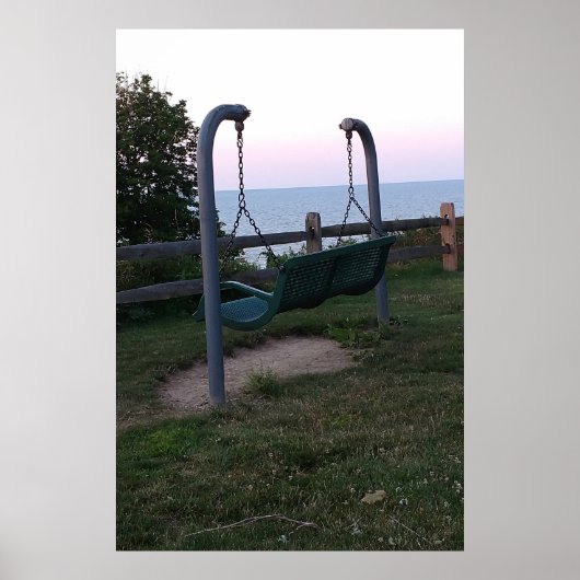 Schaukel mit Blick auf den See Poster (Vorne)