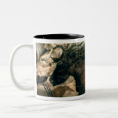 Schaukeln Sie Malerei eines schwarzen Stiers, Zweifarbige Tasse (Links)