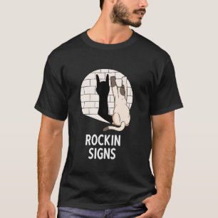 Schaukelnde Katze zeigt metallene Faust rockin Kit T-Shirt