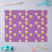 Schaumbecher auf lila seidenpapier (Basteln)