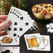 Schäumender kalter Bierkrug Trinker Spielkarten (In Situ)