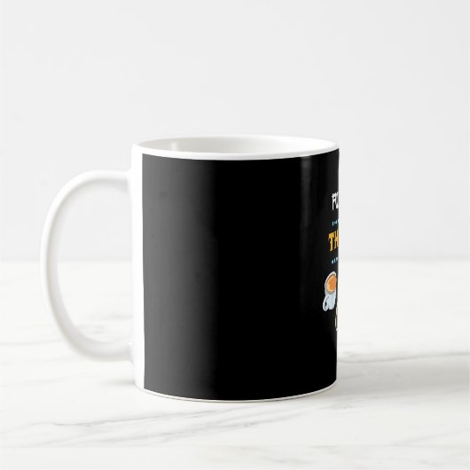 Schauspieler mit Theaterkaffee Kaffeetasse (Links)