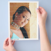 Schauspieler/Modell mit angehängtem Rückschlag Flyer (Hand)