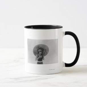 Schauspielerin Betty Compson, die Eiscreme isst Tasse
