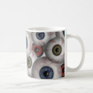 Schaut Tasse an