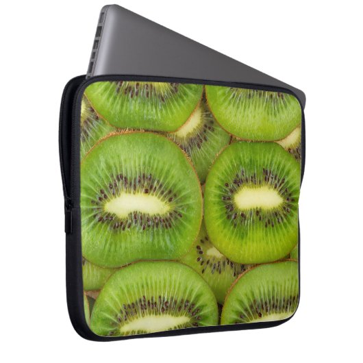 Scheiben aus frischen und reifen Kiwi-Früchten in Laptopschutzhülle (Vorne Rechts)