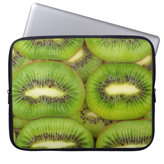 Scheiben aus frischen und reifen Kiwi-Früchten in Laptopschutzhülle (Vorderseite)
