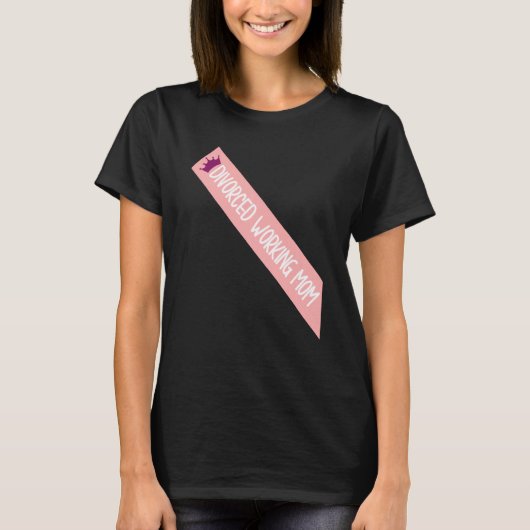 Scheidungsurteil der Mama Meme Funny Sash T-Shirt (Vorderseite)