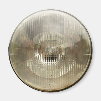 Scheinwerfer eines Oldtimers mit runder Klarglasli Magnet