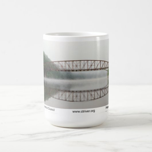 Schell Brücke im Dämmerungsnebel Kaffeetasse (Mittel)