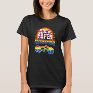 Schere aus rotem Papier für LGBT am LGBT-Tag T-Shirt