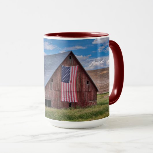 Scheune mit amerikanischer Flagge | Colfax, Tasse (VorderseiteRechts)