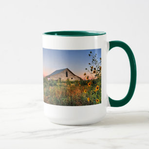Scheune und Sonnenblumen an der Tasse