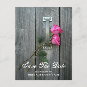 Scheunen-Tür und rosa Rosen, die Save the Date