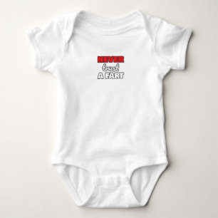 Scheußliche Furzen trauen niemals einer Furz Vater Baby Strampler