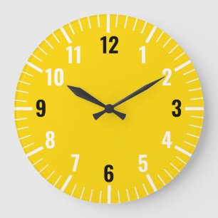 Schicke analoge Uhr mit Zahlen