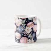 Schicke französische blaue rosa Macarons Kaffeetasse (VorderseiteRechts)