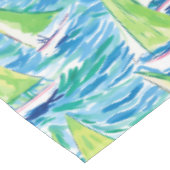 Schicke Küsten-Segelboote Tischdecke (Schrägansicht)