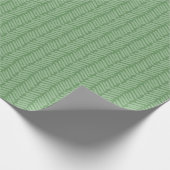 Schicke leichte dunkle Salbeigrün gestreifte Zickz Geschenkpapier (Ecke)