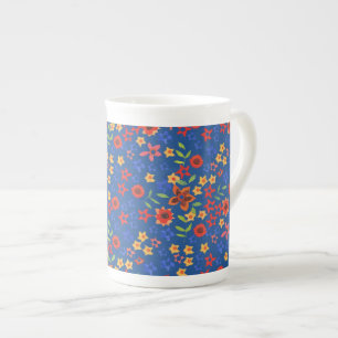 Schicke Retro-Blumenmuster auf blauem Bone-China-B Porzellantasse