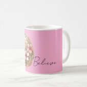 Schicke rosa Frühlingsblumen Osterei Kaffeetasse (VorderseiteRechts)