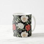 Schicke schwarze rote weiße Blumen Kaffeetasse (VorderseiteRechts)