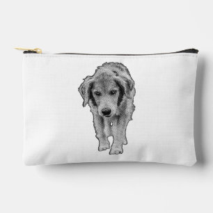 Schicke Tasche mit jungem Retriever