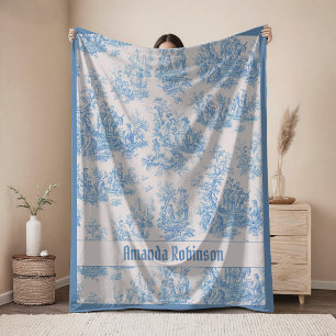 Schicke vintage hellblaue Toile de Jouy Monogramm Fleecedecke