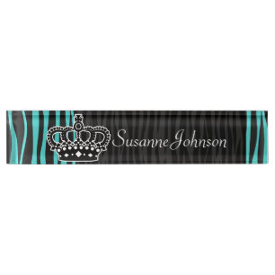 Schicker blauer und schwarzer Zebradruck und Namensplakette