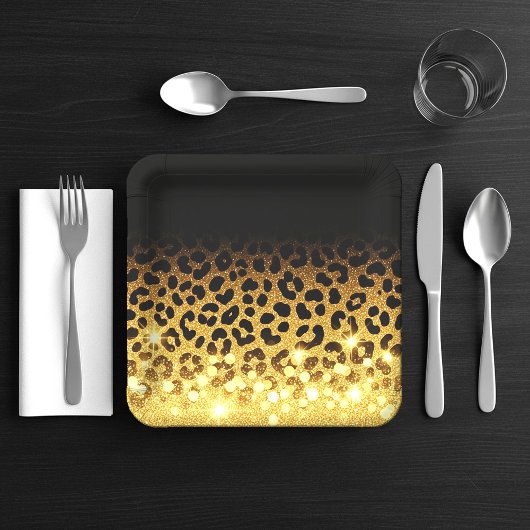 Schicker Leopardendruck mit goldenem Glitter Pappteller