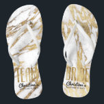 Schickes Gold und weiße Marmorteam-Braut Badesandalen<br><div class="desc">Elegant, Chic und modernes Imitat Druckgold und weiße Marmormuster, Team-Brautandenken drehen Sie Reinfälle um. Dieser klassische und hoch entwickelte Entwurf ist für die noble, trendy und stilvolle Brautjungfer oder die Trauzeugin perfekt. Tragen Sie sie zum Junggeselinnen-Abschied oder zu jedem möglichem Vorhochzeit Ereignis, um Ihre Unterstützung für die Braut zu zeigen....</div>