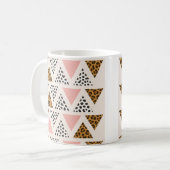 Schickes Leopard- und rosafarbenes Dreieckmuster Kaffeetasse (Vorderseite Links)