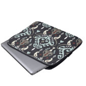 Schickes modernes hellblaues schwarzes ikat laptopschutzhülle (Vorne Knopf)