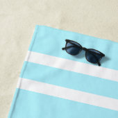 Schickes personalisiertes hellblau gestreiftes Str Strandtuch (Beispiel)