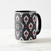 Schickes schwarzes und rotes ikat Stammes- Tasse (VorderseiteRechts)