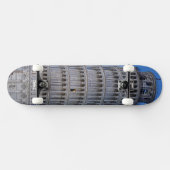 Schiefer Turm in der Dämmerung Skateboard (Horizontal)