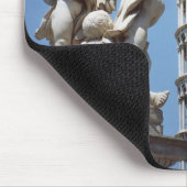 Schiefer Turm von Pisa mit Cherub Statue Mousepad (Ecke)